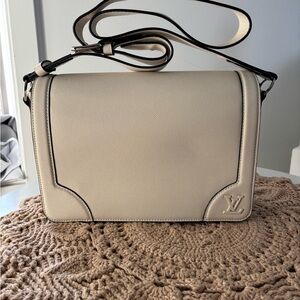 Elegant Cream Crossbody Bag